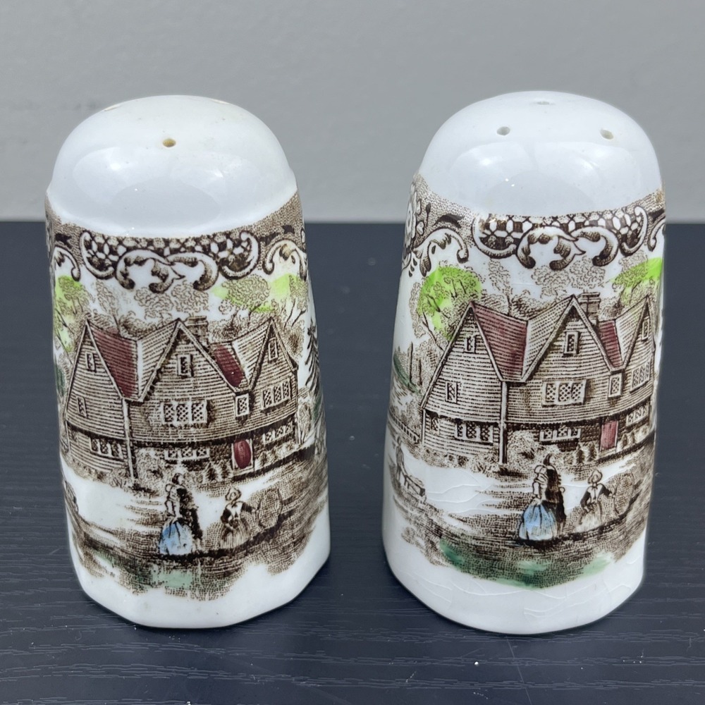 Johnson Brothers Heritage Hall Colonial Overhang Salt & Pepper Shakers Set